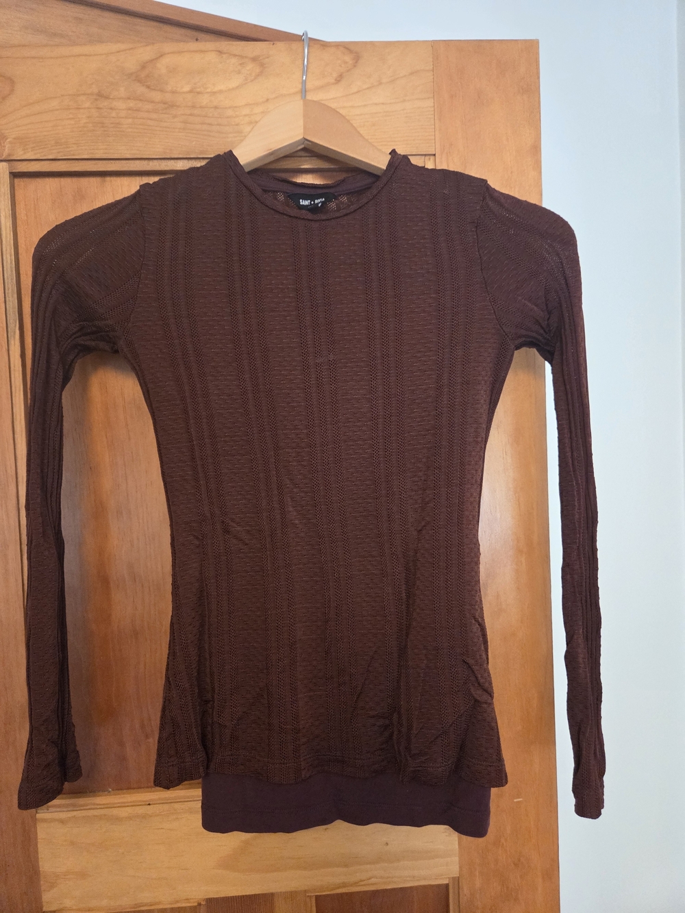 Women's Long Sleeve Ribbed Crewneck Top in Chocolate Brown